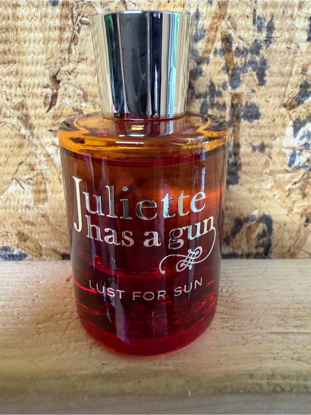 Juliette Has a Gun Lust for Sun Body Oil - Amber-Red
